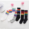 2019 Kinder Jungen Fußballsocken Gestreift Bunte Regenbogen Kniestrümpfe Baumwolle Schule Weiß Lange Socke für Kinder